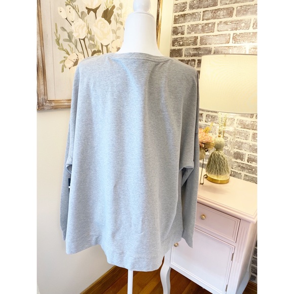 NWT {Crown & Ivy} Appliqué Sweatshirt - Picture 6 of 8